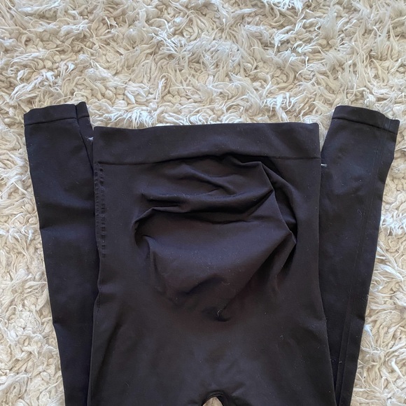 BLANQI Black Maternity leggings in EUC - Picture 3 of 4